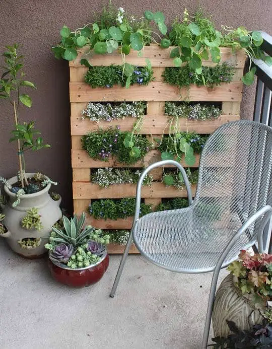 DIY Small Space Pallet Garden