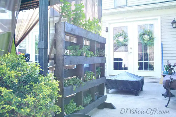 free-standing-pallet-herb-garden-3