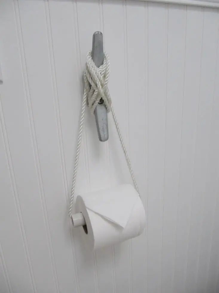 DIY: Nautical Cleat as Toilet Roll Holder
